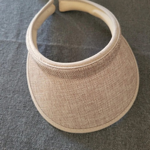 Hat like new, size S, beige