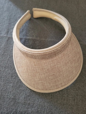 Hat like new, size S, beige