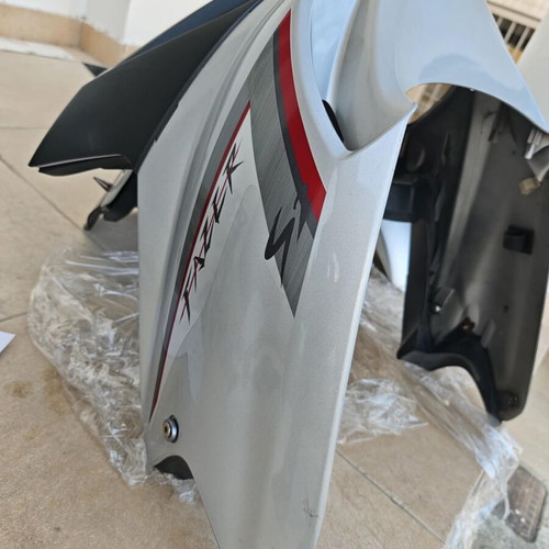 Fazer S2 600 front fairing complete with Puig windscreen