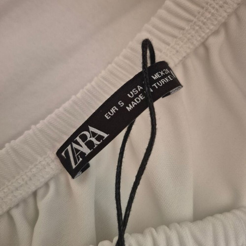 Zara white summer dress size S new with elasticity and nice neckline