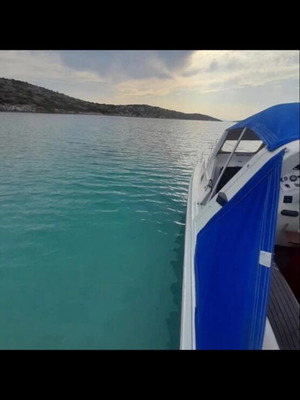 Σκάφος μεταχειρισμένο πολυεστερικό 9μ με εξωλέμβια Yamaha 200 και καμπίνα