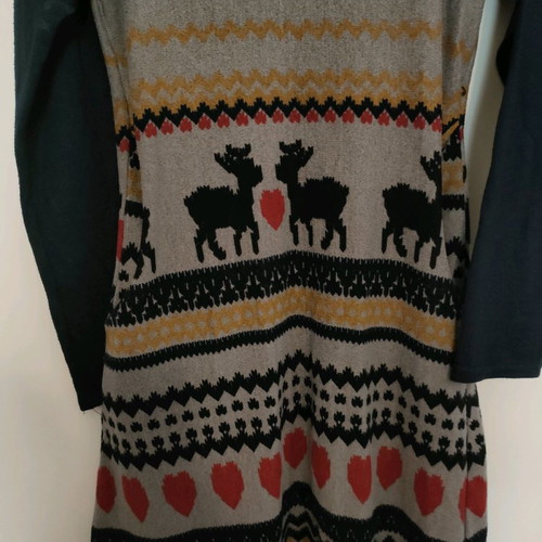 Elastic cotton dress used, size M, with deer and heart pattern