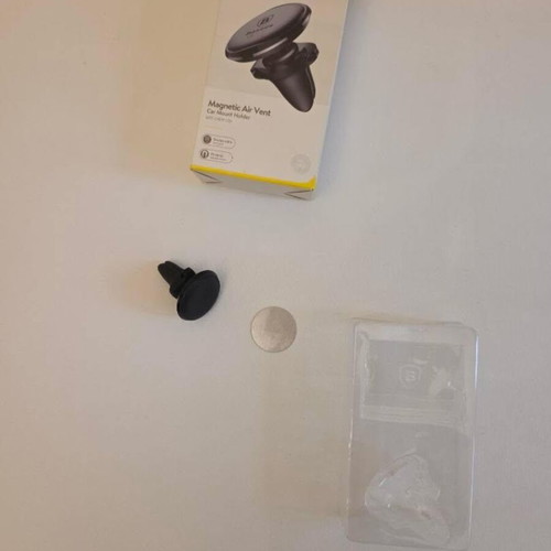 Baseus Magnetic Car Phone Mount like new, air vent holder