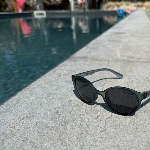 Invu K2903 L Kids Sunglasses like new, polarized organic lenses, blue