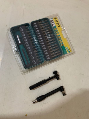 Screwdriver set in metal case with angle handle and ratchet