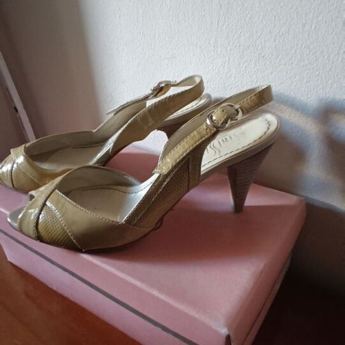 Esthissis sandals used, handmade no 39, beige patent leather