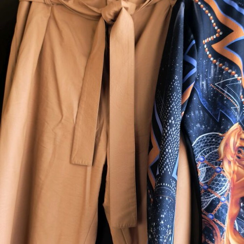 Leather wide-leg 3/4 pants set beige-apricot and patterned blouse used