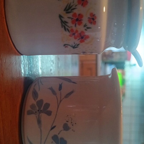 Tea and coffee set like new with creamer and sugar container
