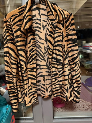 Soft zebra shirt medium like new