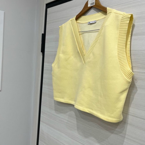 Zara women's vest new, yellow with fuzzy lining
