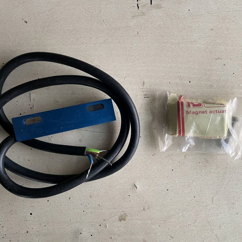 Electromagnetic door switch new unused