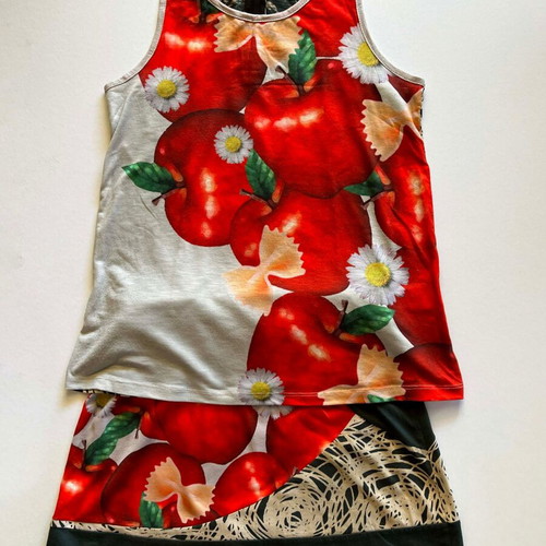 Smash set with red apples and daisies medium used