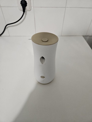 Automatic air freshener dispenser like new