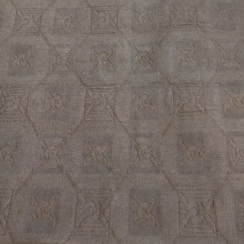 Carpet rug used in beige brown color 130x170