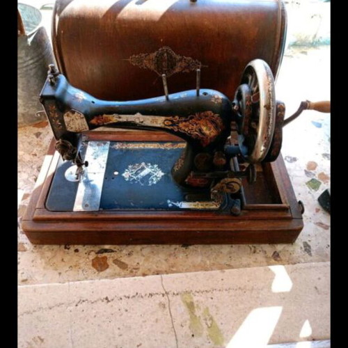 Antique 1900 Sinker Hand Crank Sewing Machine, collectible, fully functional