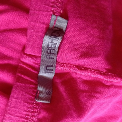 In fashion short leggings in fuchsia color new