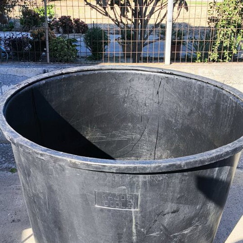 Etolia Grape Crusher Destemmer like new with 1000-liter bin