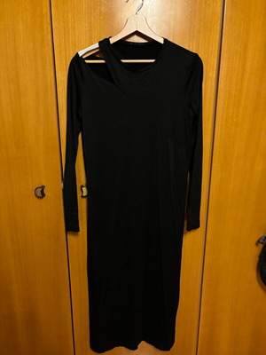 Midi dress Sisley like new with shoulder cutout and silver detail