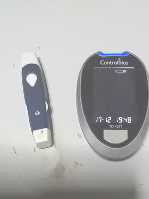 Control Bios glucose meter used with 2 boxes of Control Fine insulin needles
