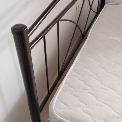 Metal double bed almost new without mattress