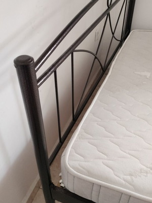 Metal double bed almost new without mattress