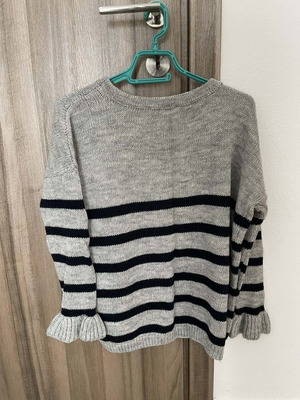 An'ge Paris knitted blouse like new, striped with ruffles on sleeves