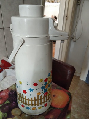 Collectible thermos set, large size