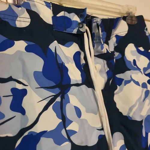 GAP swim shorts with blue floral pattern size L like new