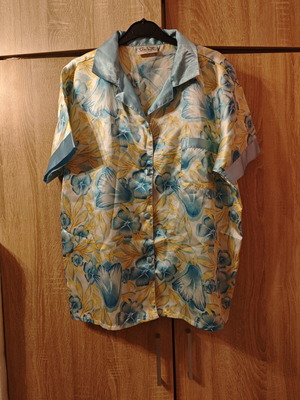 Giani Feroti Satin Shirt like new, floral, light blue, size M