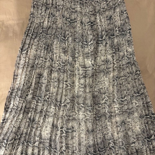 Primark midi skirt with elastic and pleats like new, beige