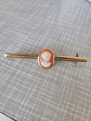 Vintage pin with Victorian design like new