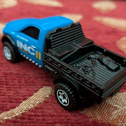 Matchbox 2016 Ram Flatbed like new, blue Construction vehicle