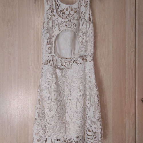 Lace dress with back opening like new, size M