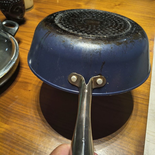 Deep baking pan with lid used, steam vent