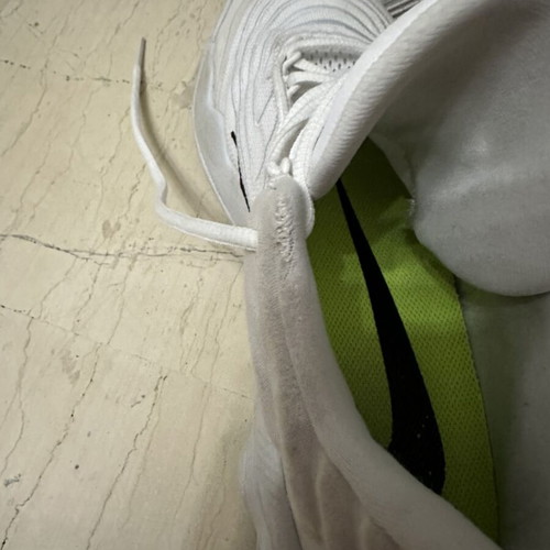 Nike Giannis 4 basketball shoes used, size 42, white