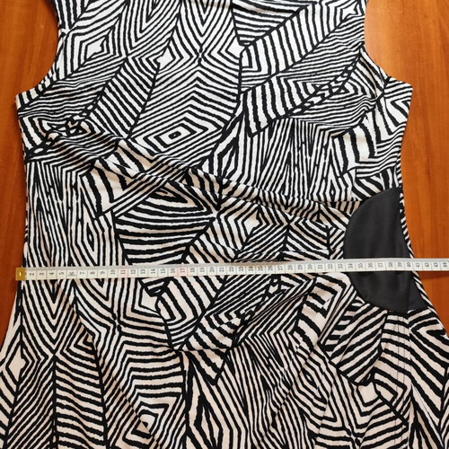 Elastic dress with geometric pattern size L like new