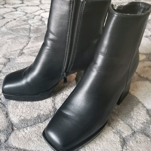 Black high boots new, size 40, square heel 9cm