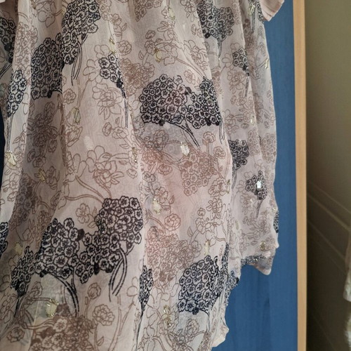 Attrattivo top like new, size large, pink with floral print