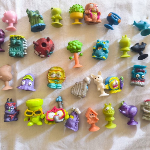 Stikeez Trash Pack figures like new, set of 31 with suction cups
