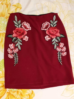 Red skirt with roses like new, one size
