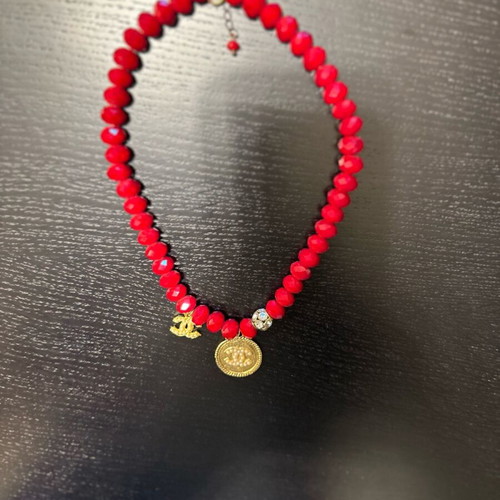 Necklace with red beads and gold-tone pendant with pearls like new