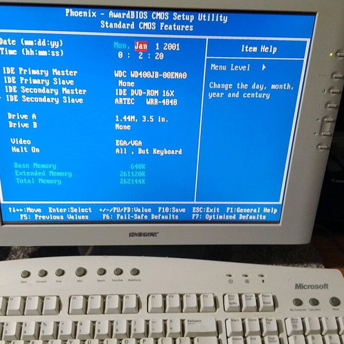 Retro computer set Pentium 4 Windows XP used with Sony 15" monitor and Microsoft keyboard