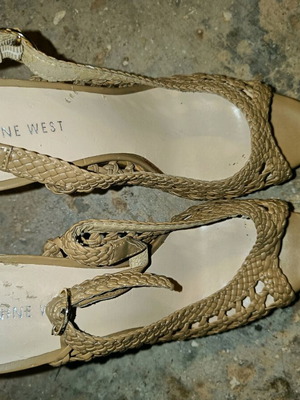 Nine West πέδιλο μπεζ, μέγεθος 37,5, με ατέλειες