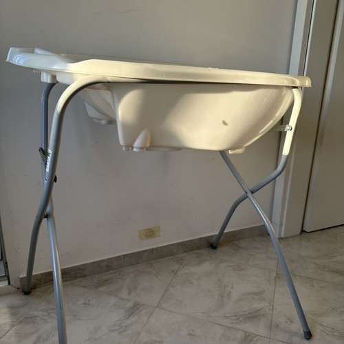 Baby bath with stand like new