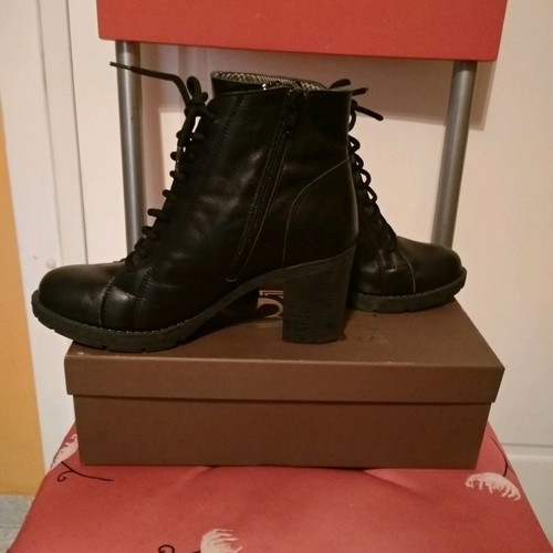 Black ankle boots used size 36 with zipper and laces