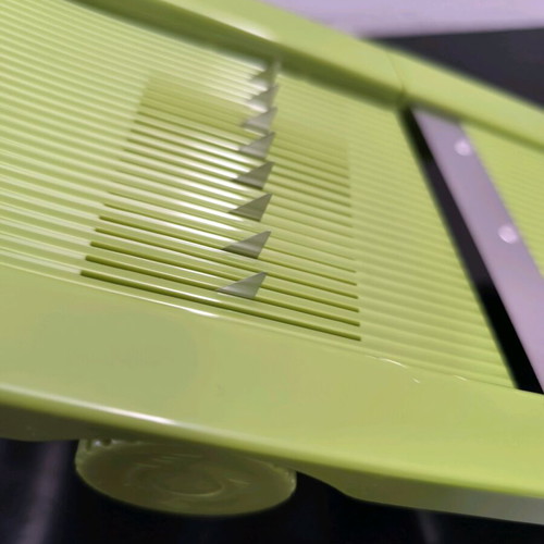 Mastrad Paris Mandoline slicer like new with multiple blades
