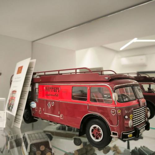 CMC Ferrari Transporter Fiat RN2 Bartoletti 1/18 like new collectible model