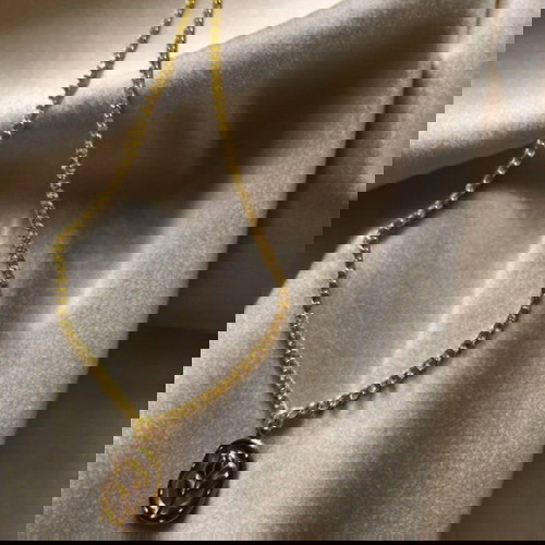 Χρυσό Κολιέ με Ανάγλυφο Μενταγιόν