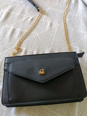 Τσάντα Benetton Crossbody Ολοκαίνουργια, Μαύρη, Συνθετικό δέρμα saffiano, Χρυσή αλυσίδα