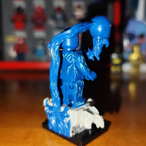 Dead Blue Symbiote figure like new with base and effects